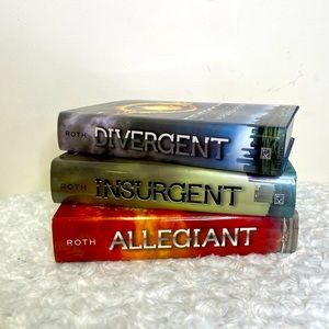 Divergent Trilogy: Divergent,Insturgent,Allegiant